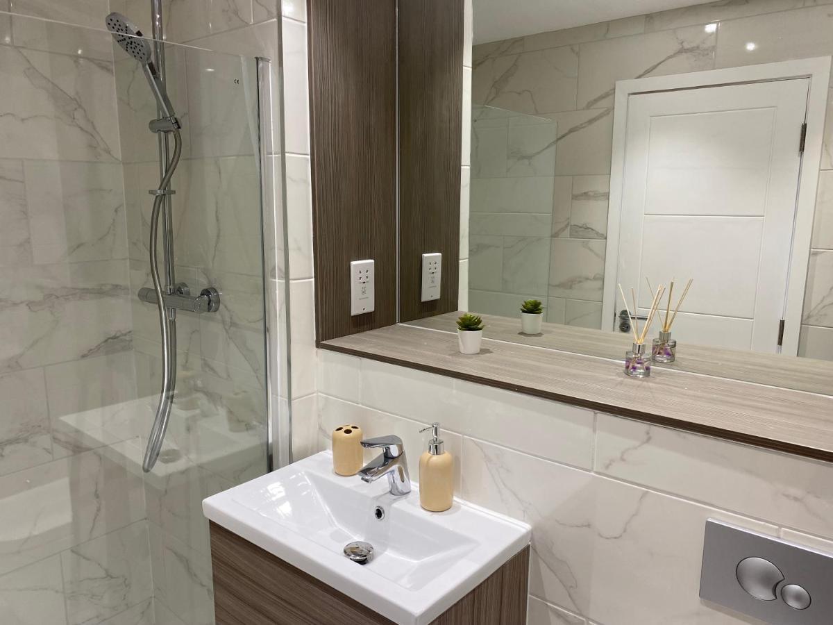 Central Location, Parking, Wi-Fi, Modern Apartment Milton Keynes Kültér fotó