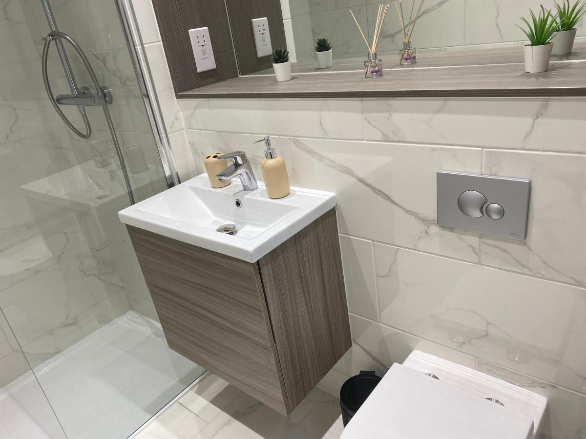 Central Location, Parking, Wi-Fi, Modern Apartment Milton Keynes Kültér fotó
